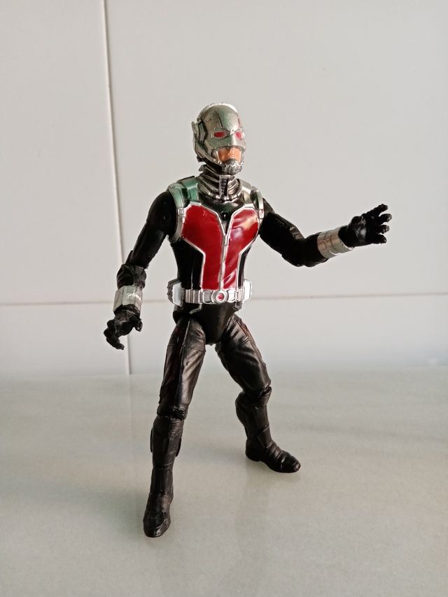 Figura Ant-man. Hombre hormiga Marvel.