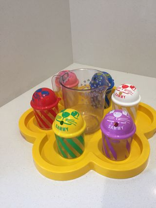 Bandeja con jarra y vasos Gowi