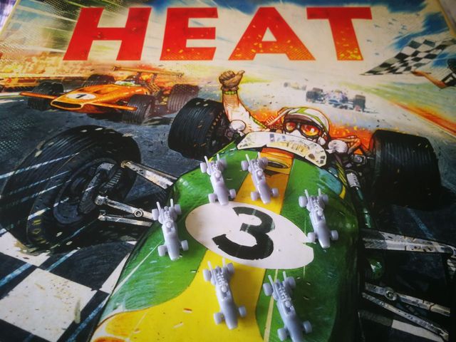1 coche en miniatura para HEAT, sin pintar. 