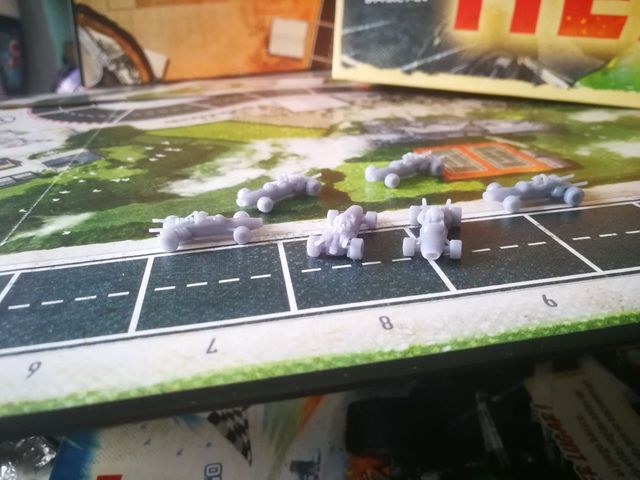 1 coche en miniatura para HEAT, sin pintar. 