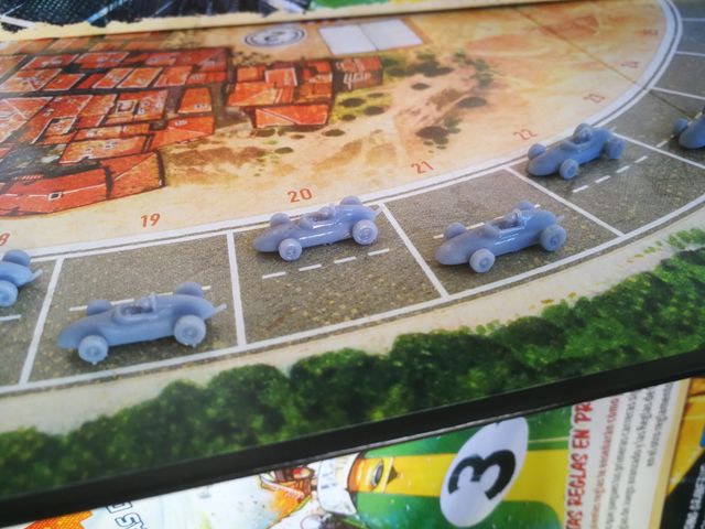 1 coche en miniatura para HEAT, sin pintar. 