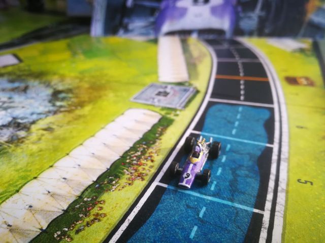 1 coche en miniatura para HEAT, sin pintar. 