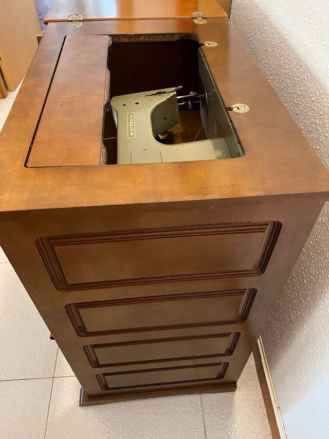 Máquina de coser Wertheim del año 1954