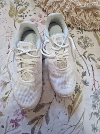 Nike blancas