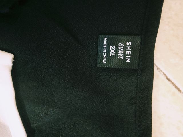 Blusa bajo asimétrico