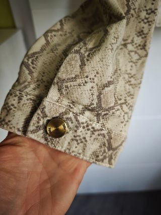 chaqueta vaquera Zara con etiqueta , medidas fotos