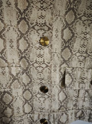 chaqueta vaquera Zara con etiqueta , medidas fotos