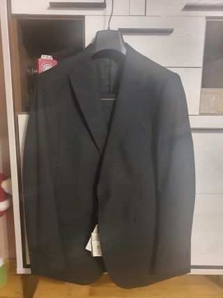 Traje nuevo a estrenar, muy bueno