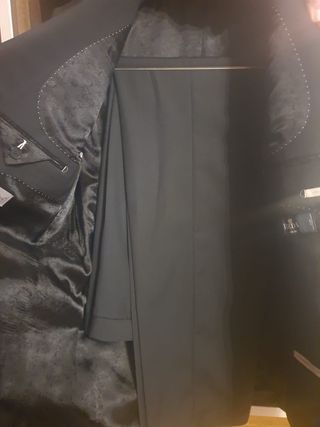 Traje nuevo a estrenar, muy bueno