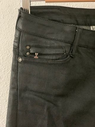 pantalón negro Mango 