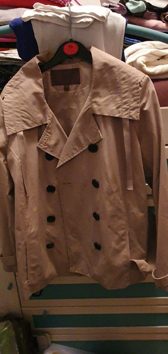 Gabardina corta !!! Ideal Primavera ! Perfecta !