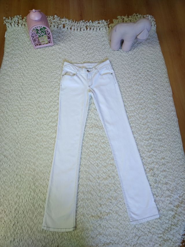 pantalón vaquero blanco