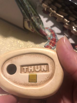 Angelo Thun che dorme con cuore oro su cuscino