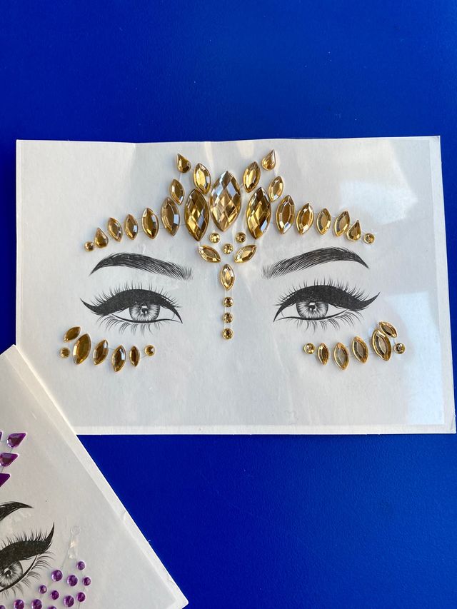 Maquillaje cara festival - pegatinas brillantes