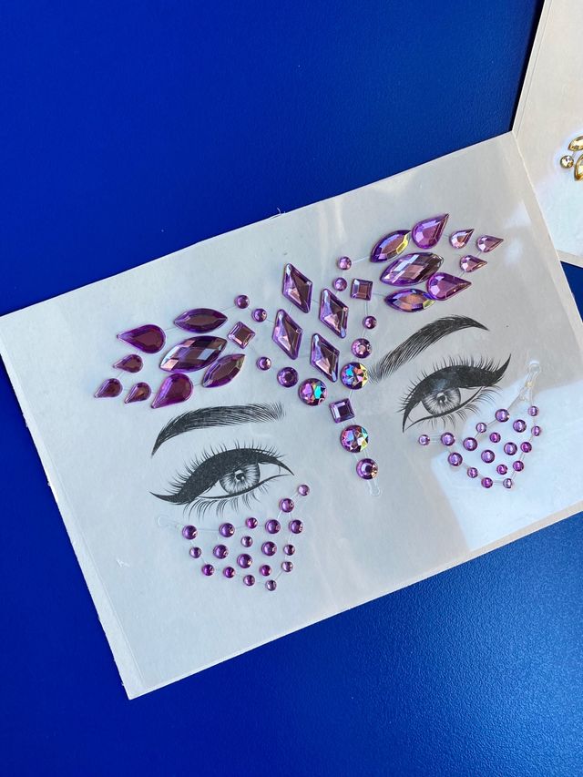 Maquillaje cara festival - pegatinas brillantes