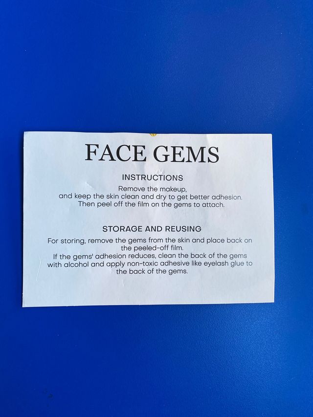 Maquillaje cara festival - pegatinas brillantes