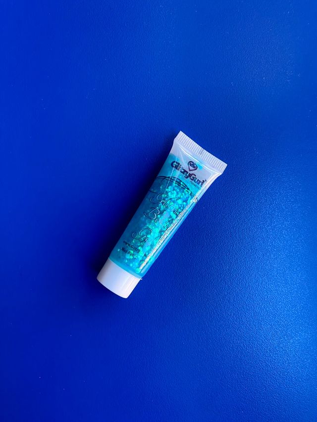 Maquillaje cara festival - pegatinas brillantes