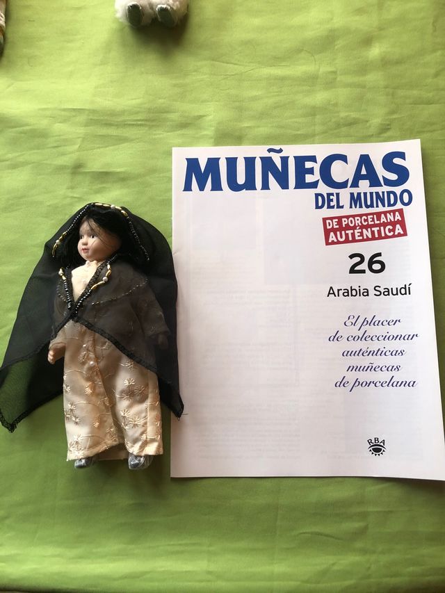 Muñeca de porcelana de Arabia Saudi.