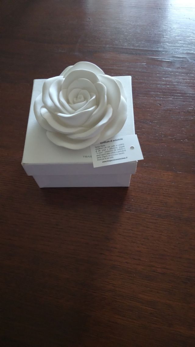 soprammobile  a rosa profumato 