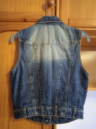 Chaleco vaquero corto BERSHKA Talla M