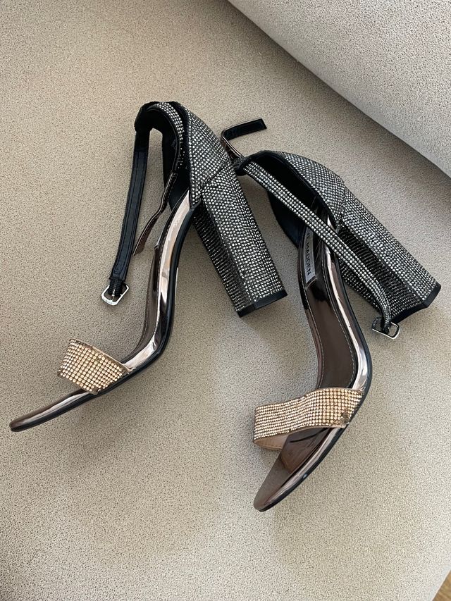 Sandalias Doradas y plateadas