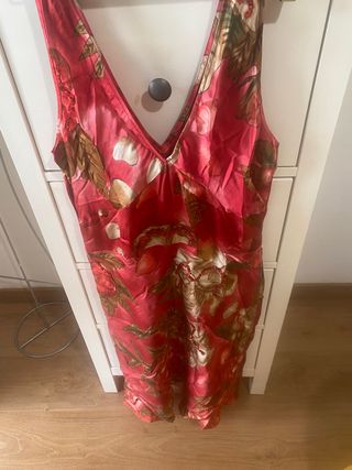 Conjunto compuesto por vestido y camisa de roberto