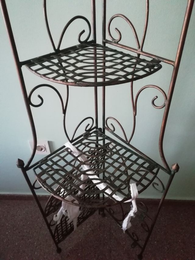 rinconera de forja. ( Rustica modena y cómoda.