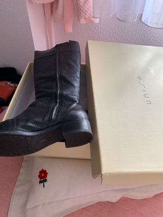 Botas altas planas Unisa