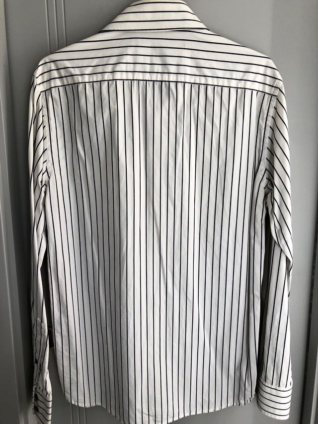 Camisa rayas American Eagle.