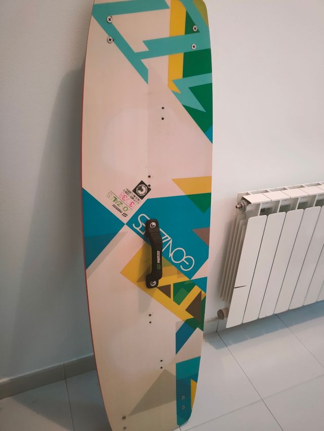 tabla Kitesurf Gonzalez + opción Kite North neo7 de segunda mano por