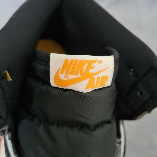 Air Jordan 1 High Taxi