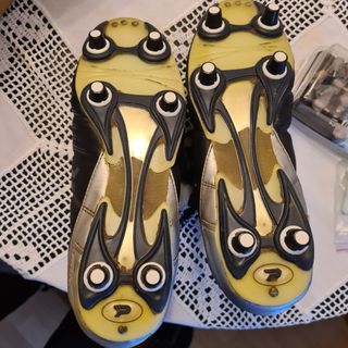 Botas de fútbol 43