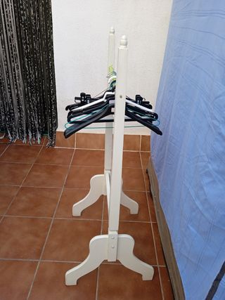 perchero de madera ideal para prendas pequeñas