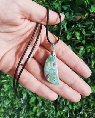 Colgante de Fuchsita y Rubí con Plata de Ley