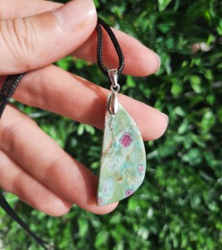 Colgante de Fuchsita y Rubí con Plata de Ley