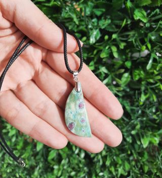 Colgante de Fuchsita y Rubí con Plata de Ley