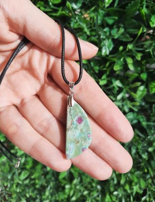 Colgante de Fuchsita y Rubí con Plata de Ley