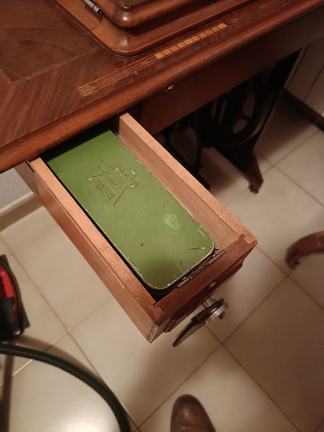 Máquina de coser Alfa vintage con mueble, ¡única!
