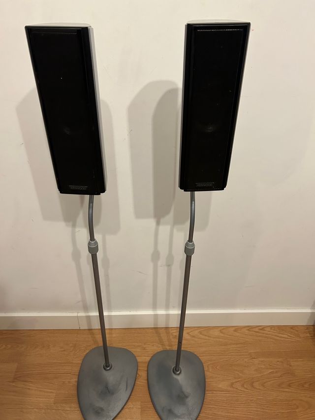 Home cinema Kenwood, 6 altavoces ,dos soportes.