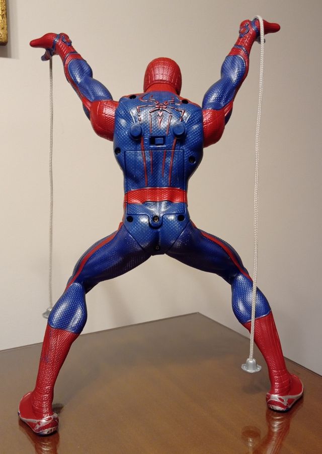 Spiderman lanza telaraña
