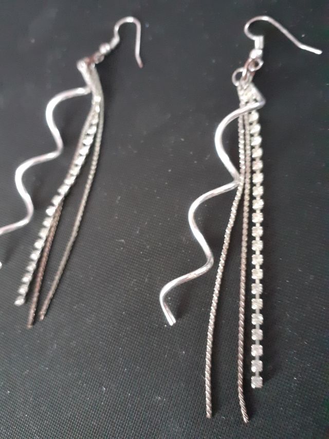 orecchini in acciaio con 4 fili brillantinati, nuo