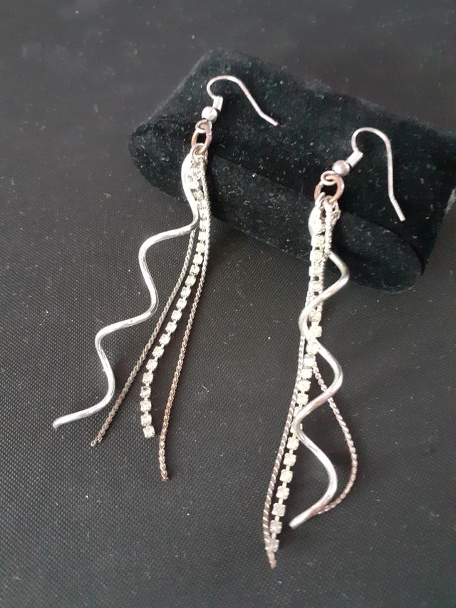 orecchini in acciaio con 4 fili brillantinati, nuo