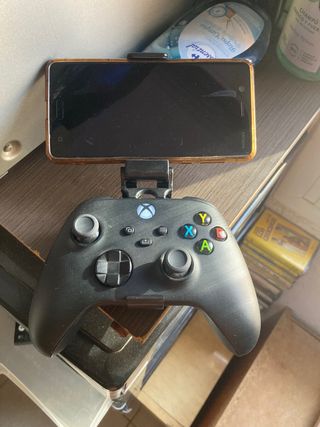 Aparato para conectar mando y teléfono de xbox 