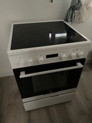 Cocina vitrocerámica con horno Electrolux