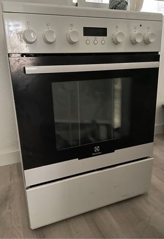 Cocina vitrocerámica con horno Electrolux