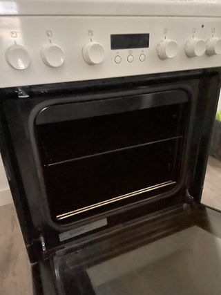 Cocina vitrocerámica con horno Electrolux