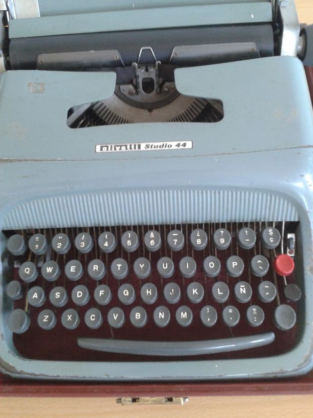 MAQUINA ESCRIBIR OLIVETTI STUDIO 44