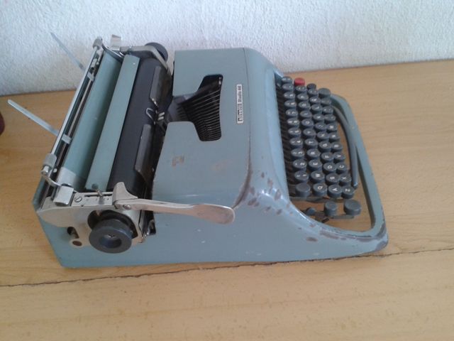 MAQUINA ESCRIBIR OLIVETTI STUDIO 44
