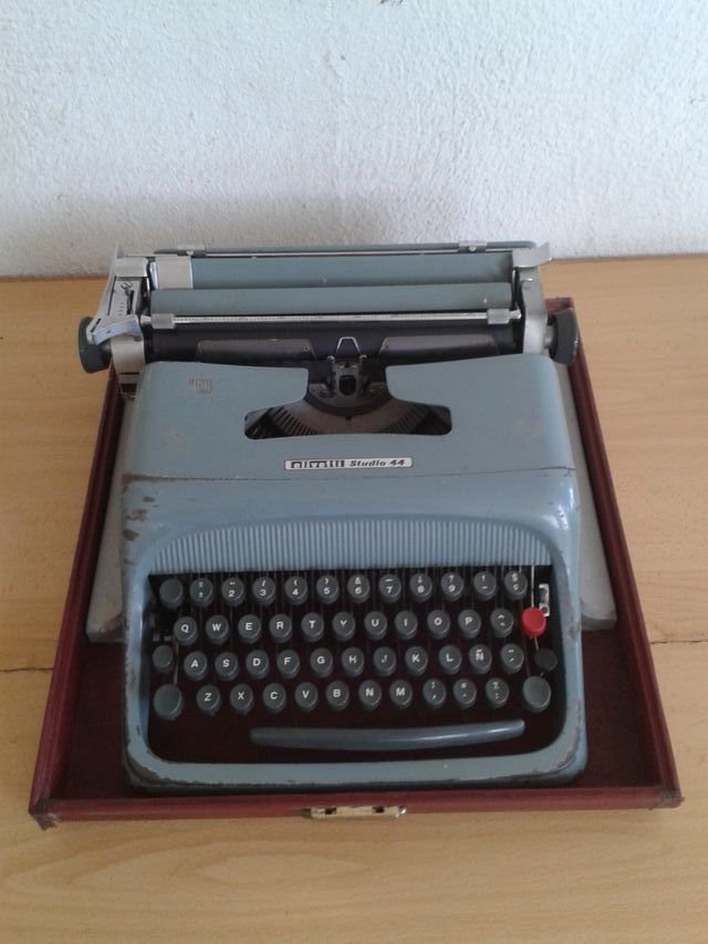 MAQUINA ESCRIBIR OLIVETTI STUDIO 44