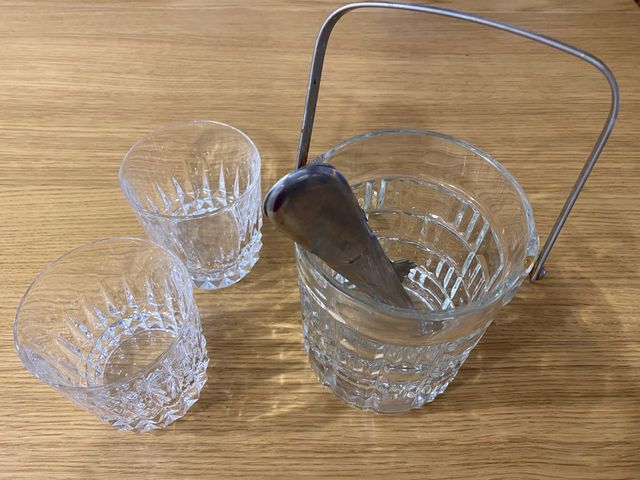 Cubitera + 2 vasos de licor